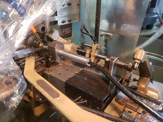 凸輪機(jī)鉆微孔.jpg 凸輪機(jī)鉆微孔.jpg